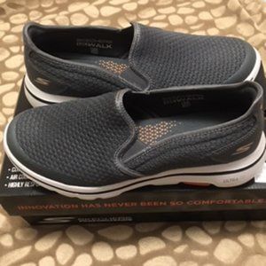 Skechers Men's GO WALK 5 Slip-On Shoes  Size 8.5  NEW IN BOX